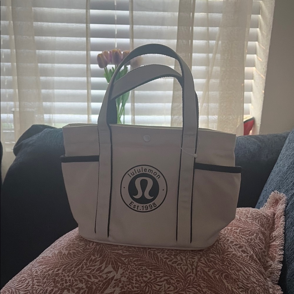 NWOT! lululemon athletica Cream Canvas Tote with Black Trim